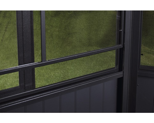 Detailansicht eines Pavillons mit Insektenschutzgitter