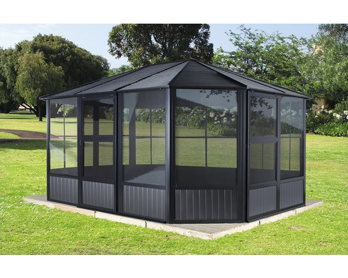 Gartenpavillon mit Fenstern und Dach im Garten