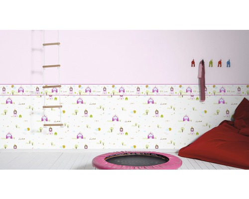 Kinderzimmer mit Prinzessinnen Tapete, Sprossenwand und Sitzsack