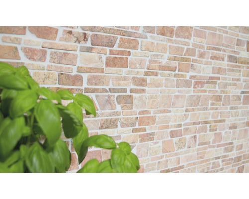 Décoration murale aspect pierre avec plante