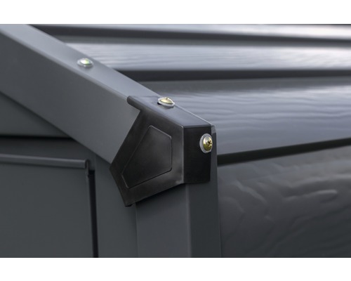 Vue détaillée d''un coffre de jardin en métal avec raccords d''angle et vis