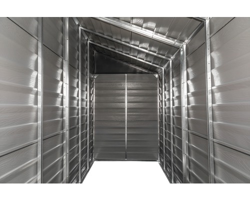 Vue intérieure d''un abri de jardin avec murs et structure en métal