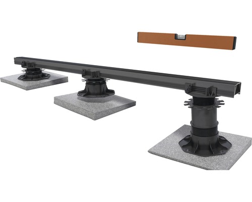 Terrassenunterkonstruktion mit Nivellierfüssen und Wasserwaage