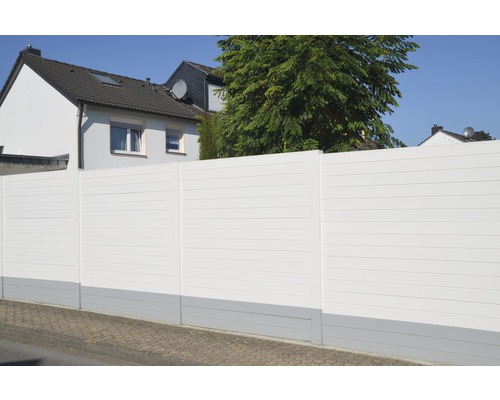 Gartenzaun aus Kunststoff mit horizontalen Paneelen