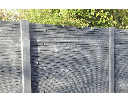 Clôture d''intimité avec éléments horizontaux et poteaux