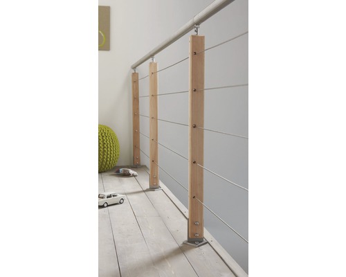 Geländer mit Holzpfosten und Edelstahlseilen