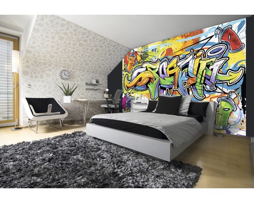 Chambre moderne avec papier peint photo graffiti, lit et tapis