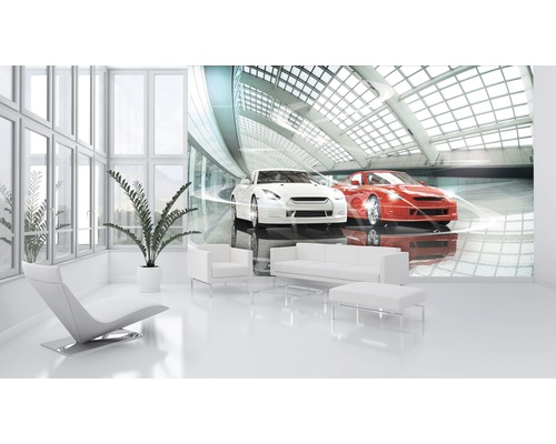 Salon lumineux avec papier peint photo à motif de voiture de sport