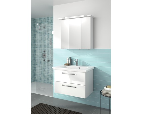 Modernes Badezimmer mit Waschbeckenunterschrank, Spiegelschrank und Dusche