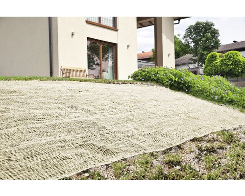 Jutegewebe zur Hangbefestigung in einem Garten