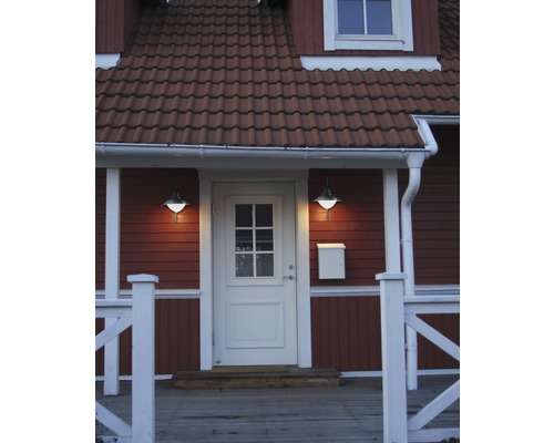 Eingangsbereich eines Hauses mit Aussenleuchten