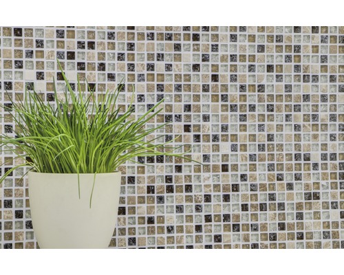 Mosaïque avec des plantes dans un pot