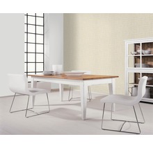 Salle à manger avec table à manger, chaises et vaisselier