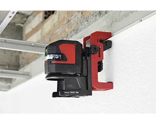 Leica Twist 360 Linienlaser an einer Wand befestigt