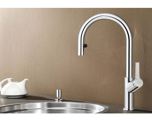 Robinet de cuisine en métal avec bec haut et levier latéral