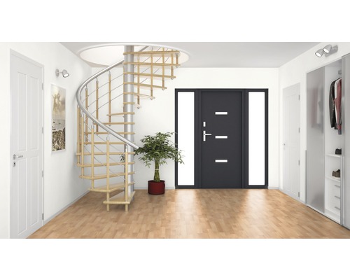 Couloir lumineux avec escalier en colimaçon, porte d''appartement et armoire.