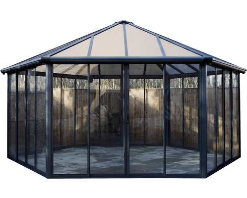 Sechseckiger Pavillon mit transparenten Wänden und Dach