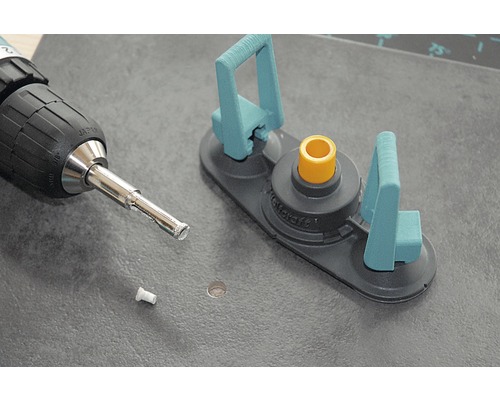 Guide de perçage pour carrelage avec perceuse et foret à carrelage sur carreau