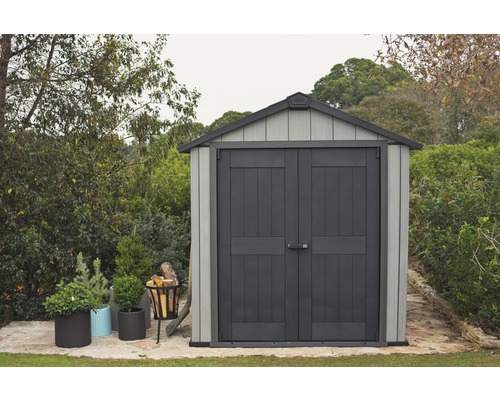 Gartenschuppen mit Doppeltür im Garten