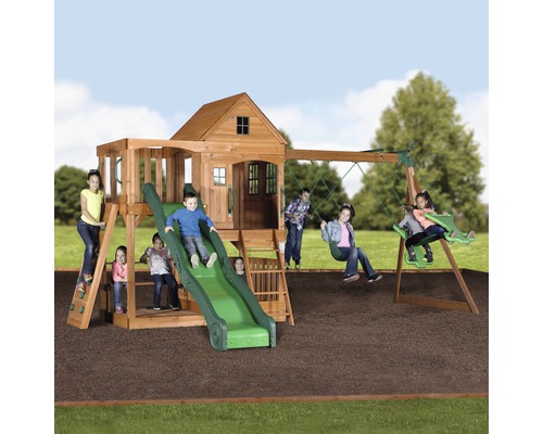 Spielplatzanlage mit Schaukeln, Rutsche und Spielhaus für Kinder