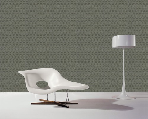 Szene mit Design Tapete, Sessel und Stehlampe