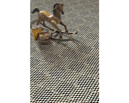 Sol carrelé avec motif géométrique et jouets en bois