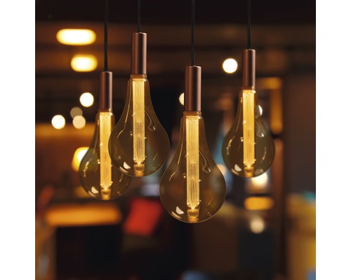 Quatre ampoules Edison suspendues en forme de goutte pour un éclairage d''ambiance