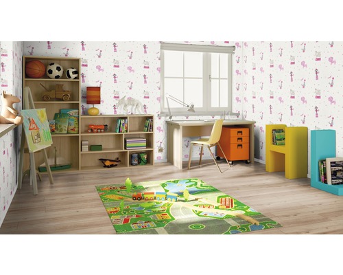 Chambre d''enfant avec bureau, bibliothèque, jouets et un tapis coloré avec motif de rue.