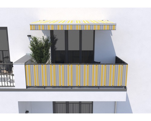 Balkon mit Markise und Sichtschutz in gestreiftem Design