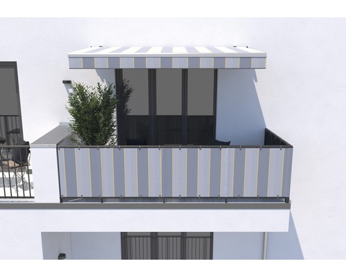 Balkon mit Sichtschutz, Markise und Bepflanzung