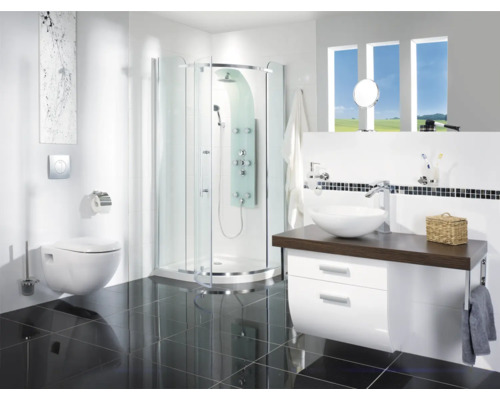 Salle de bain moderne avec douche, lavabo, toilettes et carrelage noir