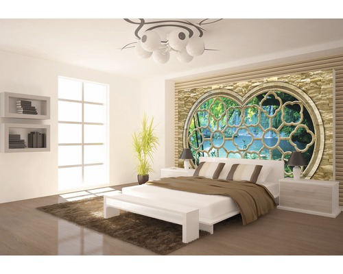 Chambre avec lit double, tables de chevet, décoration et papier peint avec vue sur la fenêtre