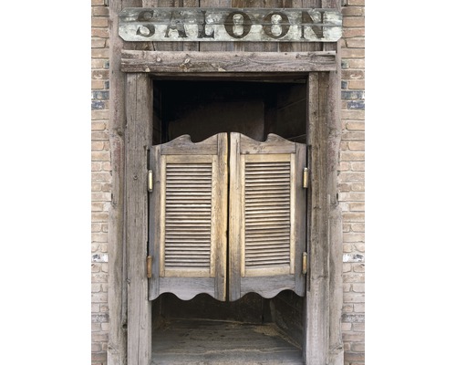 Saloon-Eingang mit hölzernen Schwingtüren in Backsteinmauer