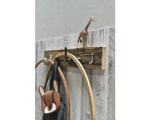 Portemanteau en bois avec crochets et décoration