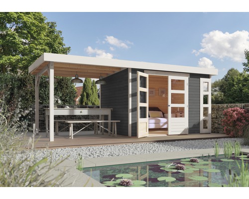 Abri de jardin Karibu Naomi 4 avec extension de 2,4 m 554 x 238 cm gris terre Abri de jardin avec annexe, table et bassin dans le jardin