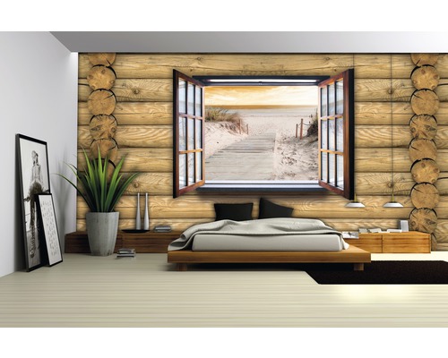 Chambre avec papier peint photo aspect bois et vue sur la plage par la fenêtre