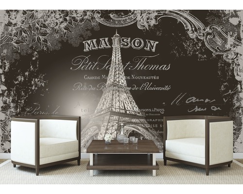 Salon avec papier peint photo Tour Eiffel et deux fauteuils