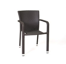 Geflochtener Armlehnstuhl für den Aussenbereich