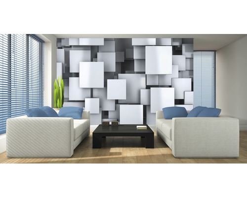 Salon lumineux avec canapés, table basse et un papier peint à motifs de cubes.