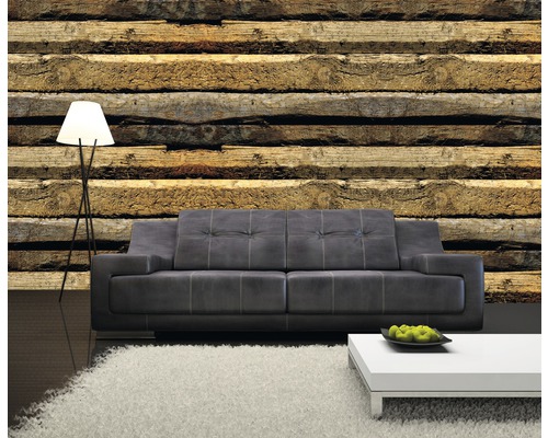 Salon avec canapé, lampadaire, tapis et mur en bois