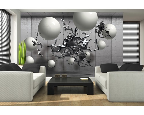 Salon moderne avec canapés blancs, table basse noire et un décor mural avec des sphères tridimensionnelles et une représentation liquide argentée.