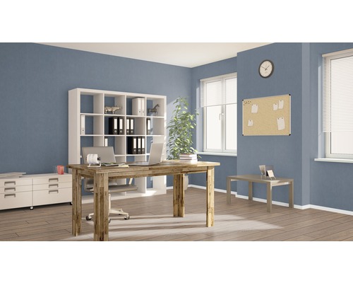 Bureau avec bureau, étagère et tableau d''affichage