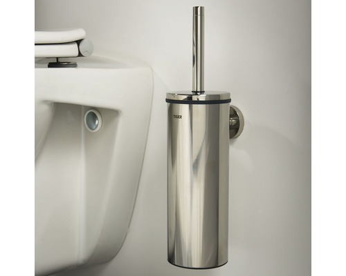 Ensemble brosse WC murale avec logo Tiger à côté de toilettes