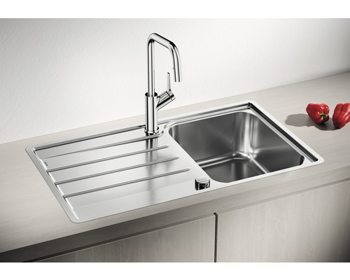 Évier en acier inoxydable avec égouttoir et robinet
