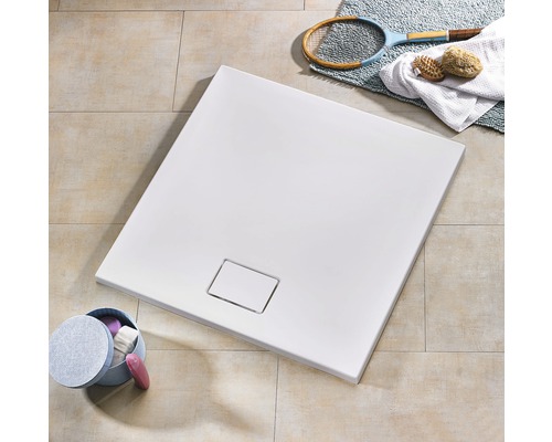 Quadratische, ebenerdige Duschwanne mit Ablauf