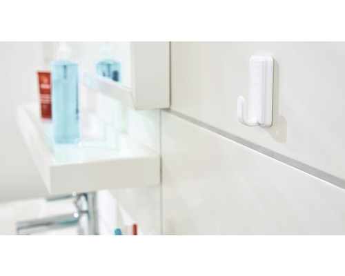 Crochet de salle de bain sur un mur de salle de bain