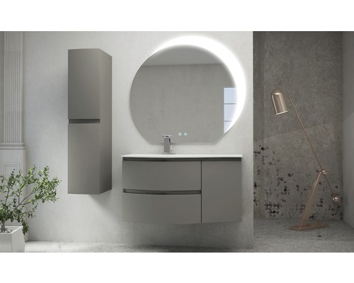 Salle de bains avec meuble-lavabo, armoire de toilette et miroir éclairé