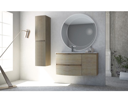 Salle de bain avec meuble-lavabo, armoire de toilette, armoire de rangement et éclairage