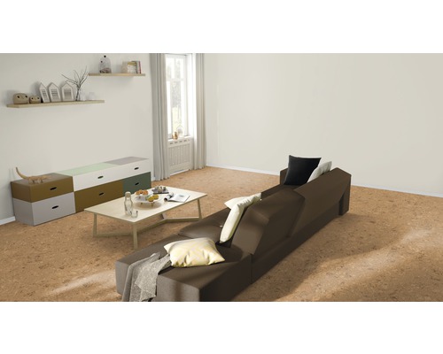 Wohnzimmer mit Sofa, Tisch und Kommode