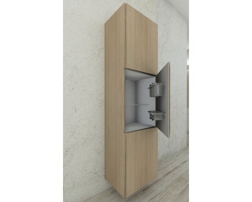 Hoher Küchenschrank mit offener Tür und Innenregalen